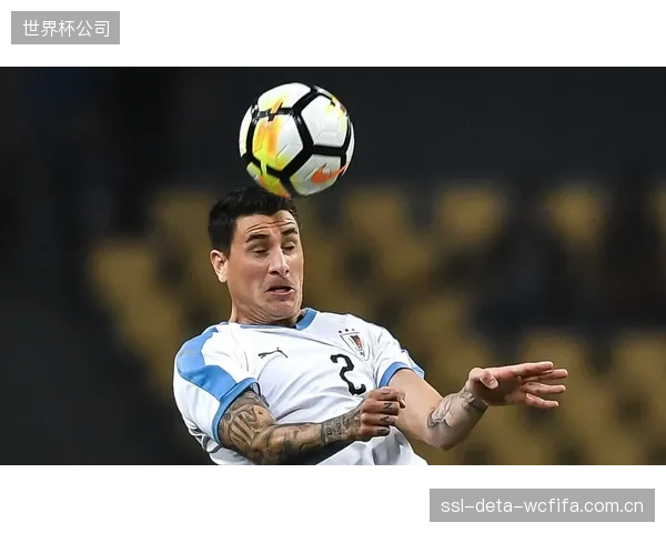 阿劳霍与希门尼斯的的中卫组合默契度,将是乌拉圭应对不同风格攻击线时的核心防守保障。 阿劳霍与希门尼斯的的中卫组合默契度,将是乌拉圭应对不同风格攻击线时的核心防守保障。